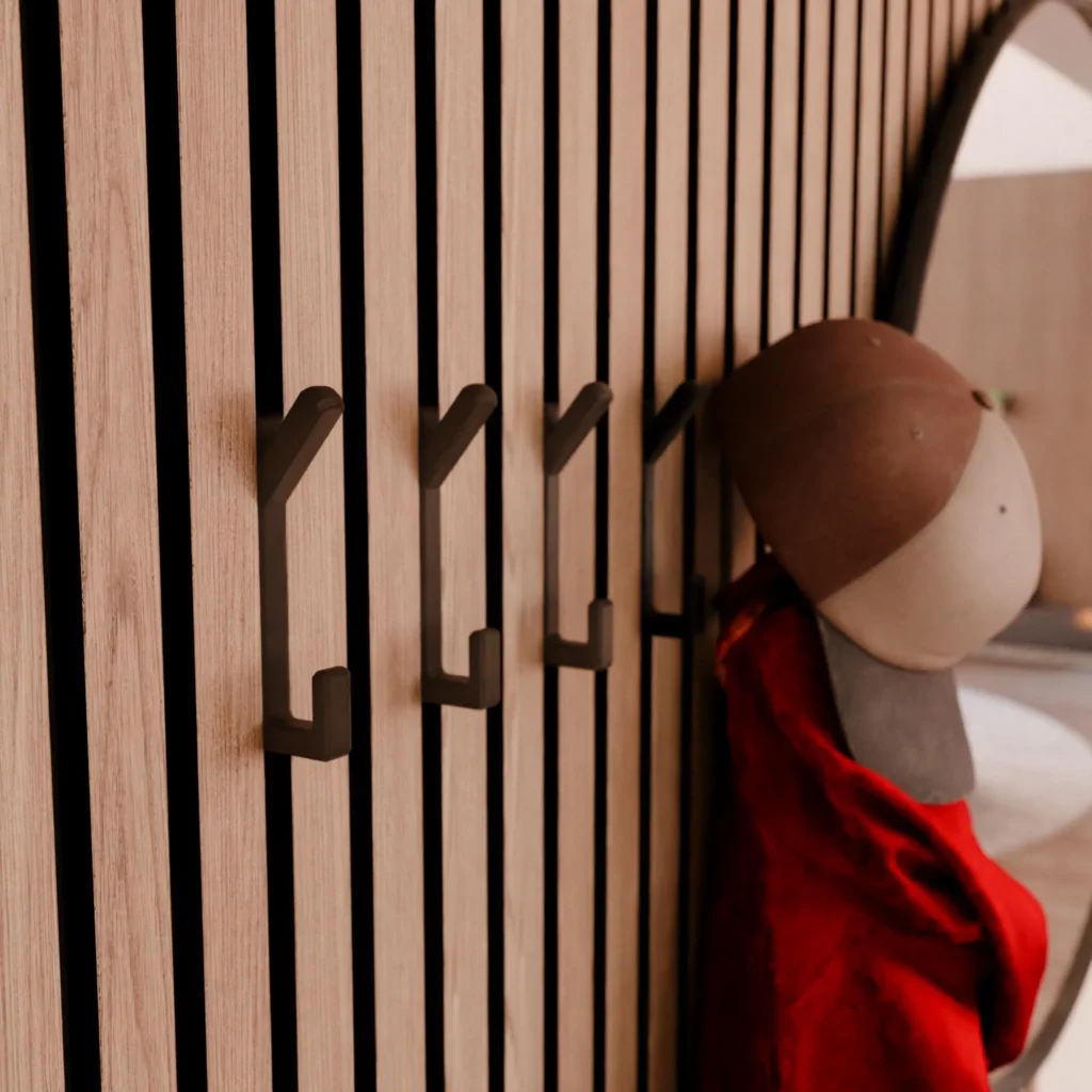 click & clip for wall paneling